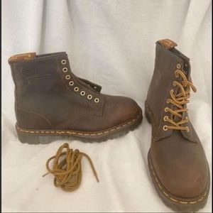 Mens 9 Brand New Doc Martens